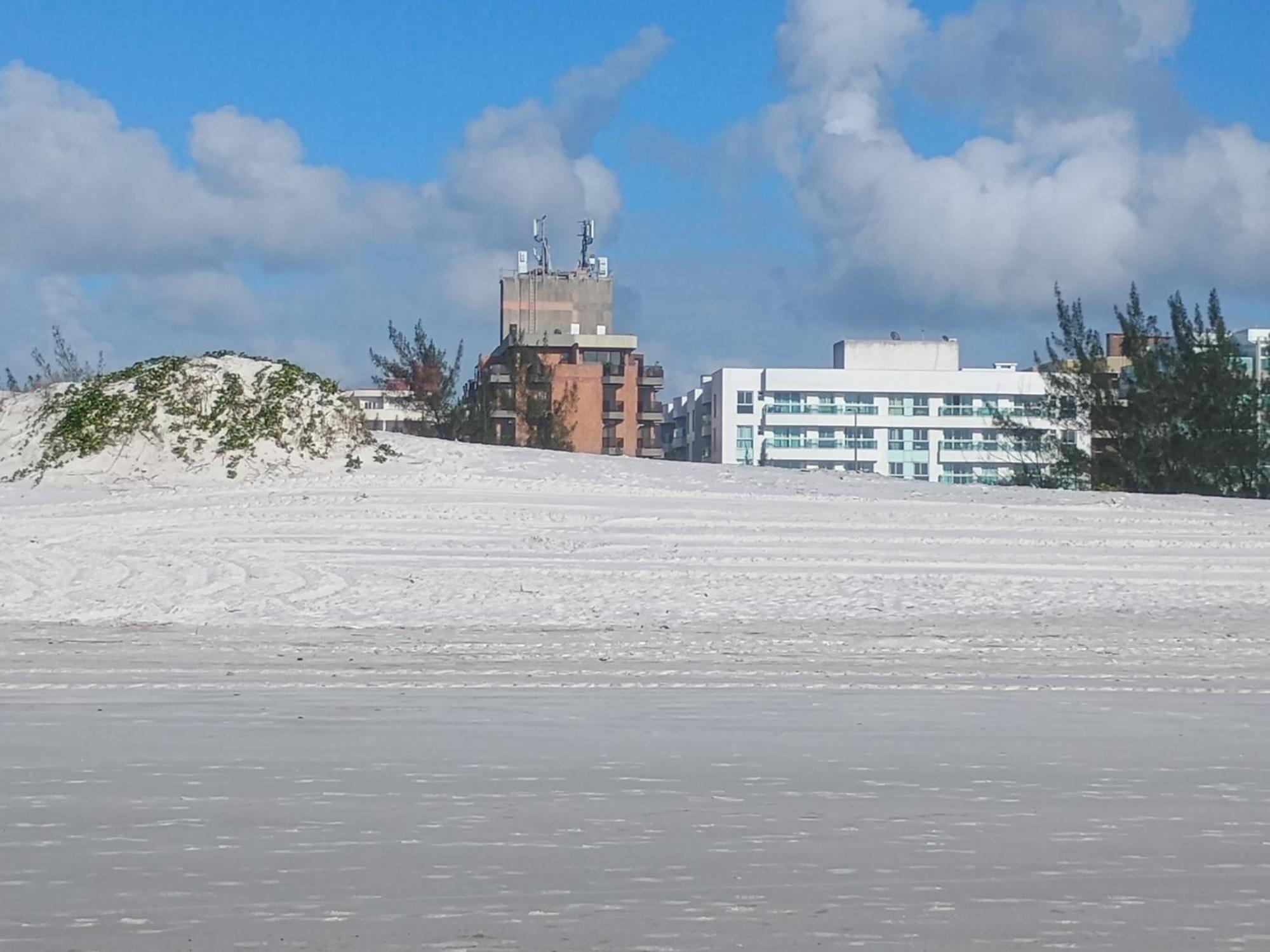 Apartamento Charmoso Em Frente A Praia Em กาโบฟรีโอ ภายนอก รูปภาพ